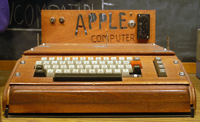 Apple I on display at the Smithsonian, taken by Ed Uthman